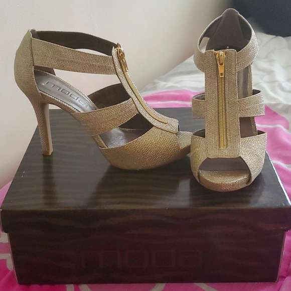 Moda Spana Jasper heels in Gold, Size 7 - Picture 1 of 3